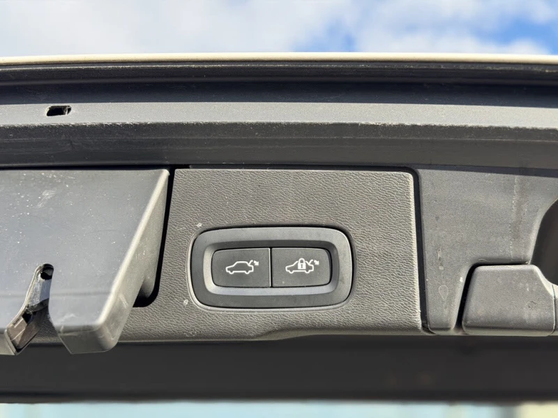 Volvo XC60 T6 Momentum HARMAN/KARDON* ПОДГРЕВ* BLINDSPOT* , снимка 14 - Автомобили и джипове - 52661612