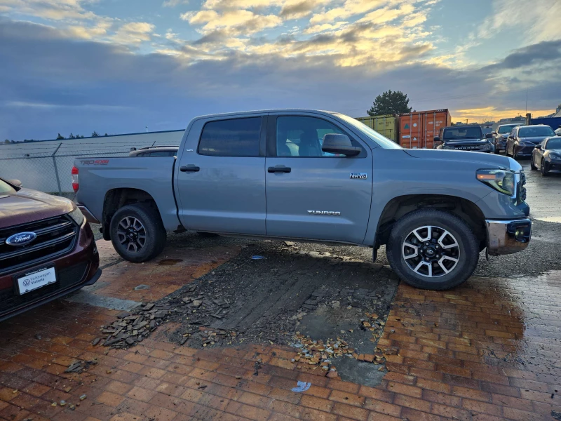 Toyota Tundra * CREWMAX* 5.7* AWD* CARFAX* , снимка 4 - Автомобили и джипове - 53038055