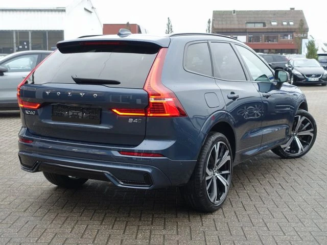 Volvo XC60 B4 D AWD Plus Dark, снимка 4 - Автомобили и джипове - 48877488