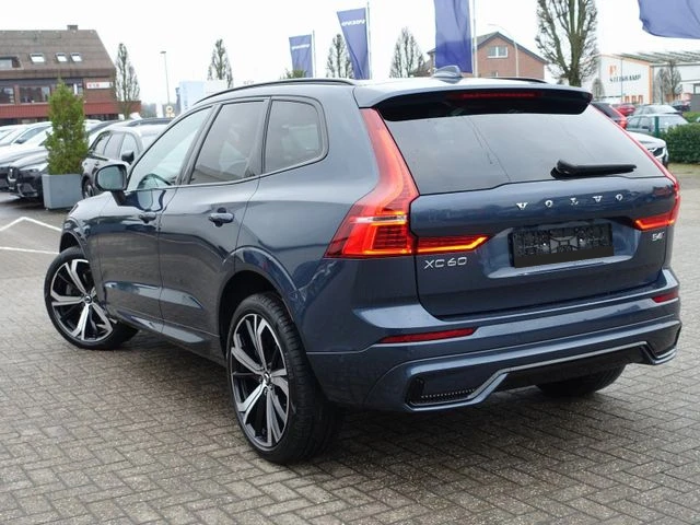 Volvo XC60 B4 D AWD Plus Dark, снимка 5 - Автомобили и джипове - 48877488