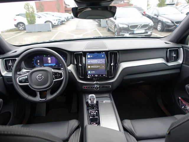 Volvo XC60 B4 D AWD Plus Dark, снимка 11 - Автомобили и джипове - 48877488