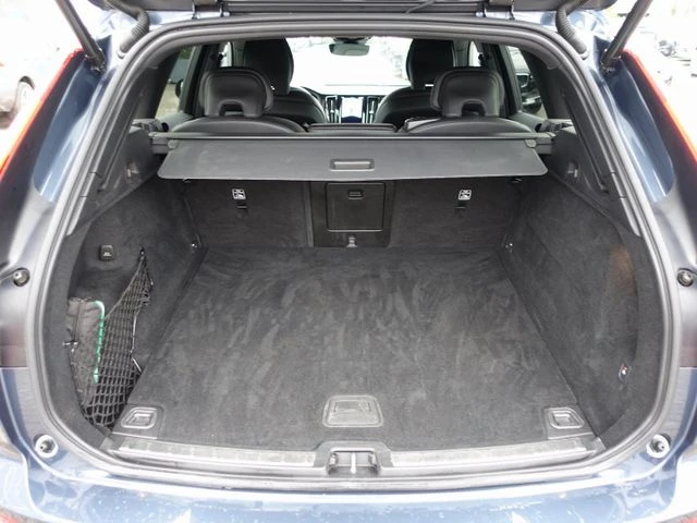 Volvo XC60 B4 D AWD Plus Dark, снимка 15 - Автомобили и джипове - 48877488