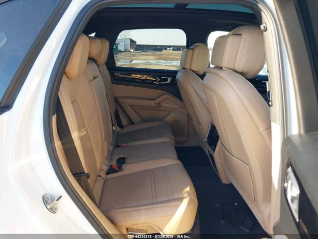 Porsche Cayenne * KEYLESS* ПАНО* BOSE* МЪРТВА* ТОЧКА* КАМЕРИ* 360*, снимка 11 - Автомобили и джипове - 53986386