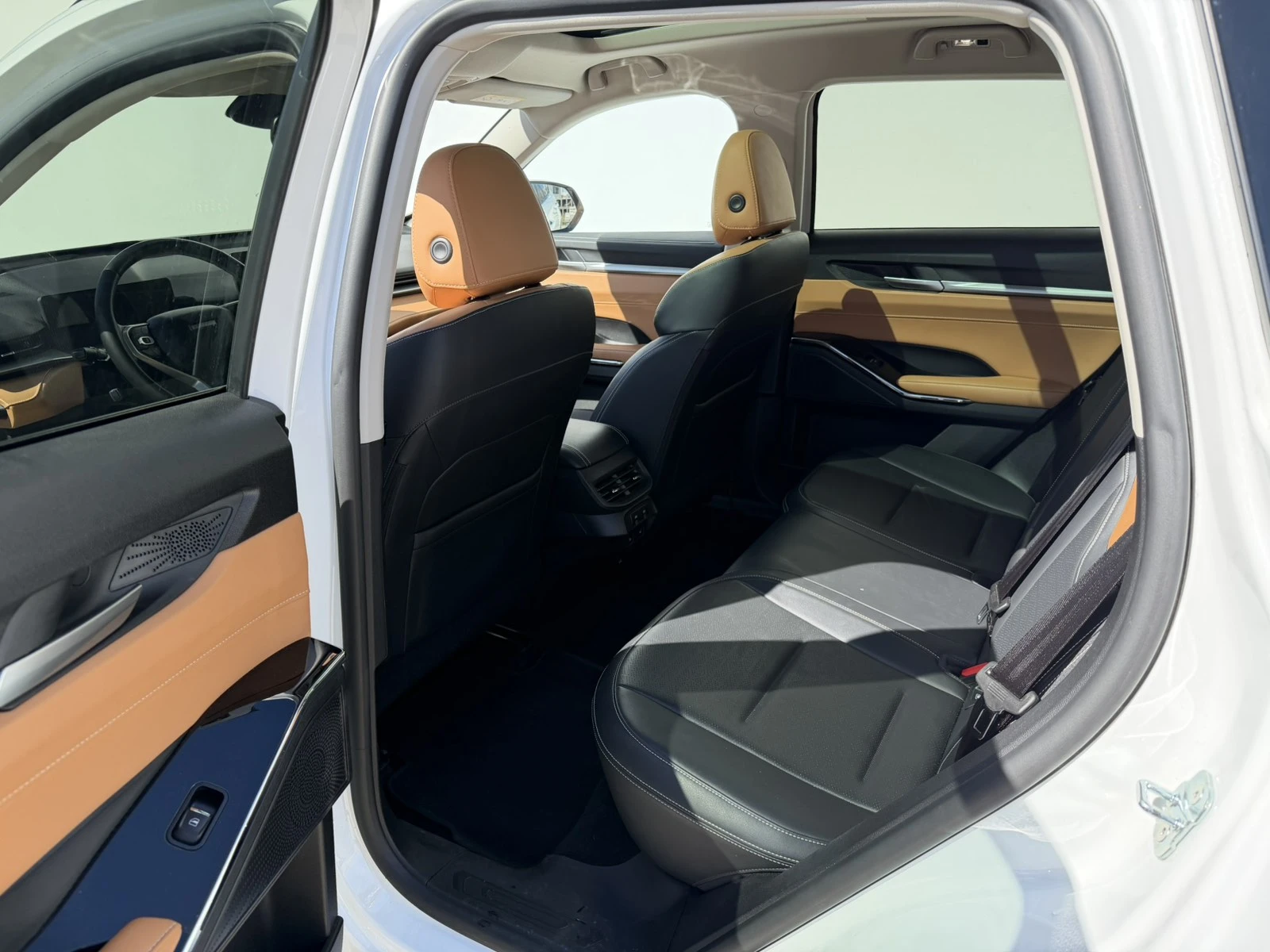 Haval H6 HEV, снимка 8 - Автомобили и джипове - 54333457