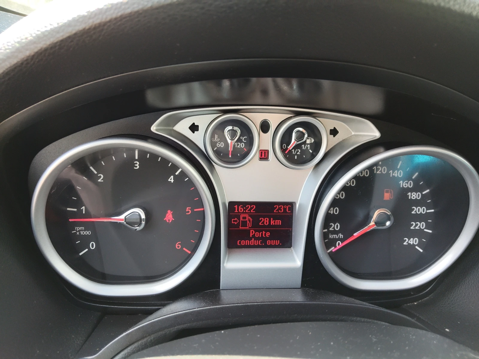 Ford Kuga 2, 0d 140ps 6ck, снимка 9 - Автомобили и джипове - 54413805