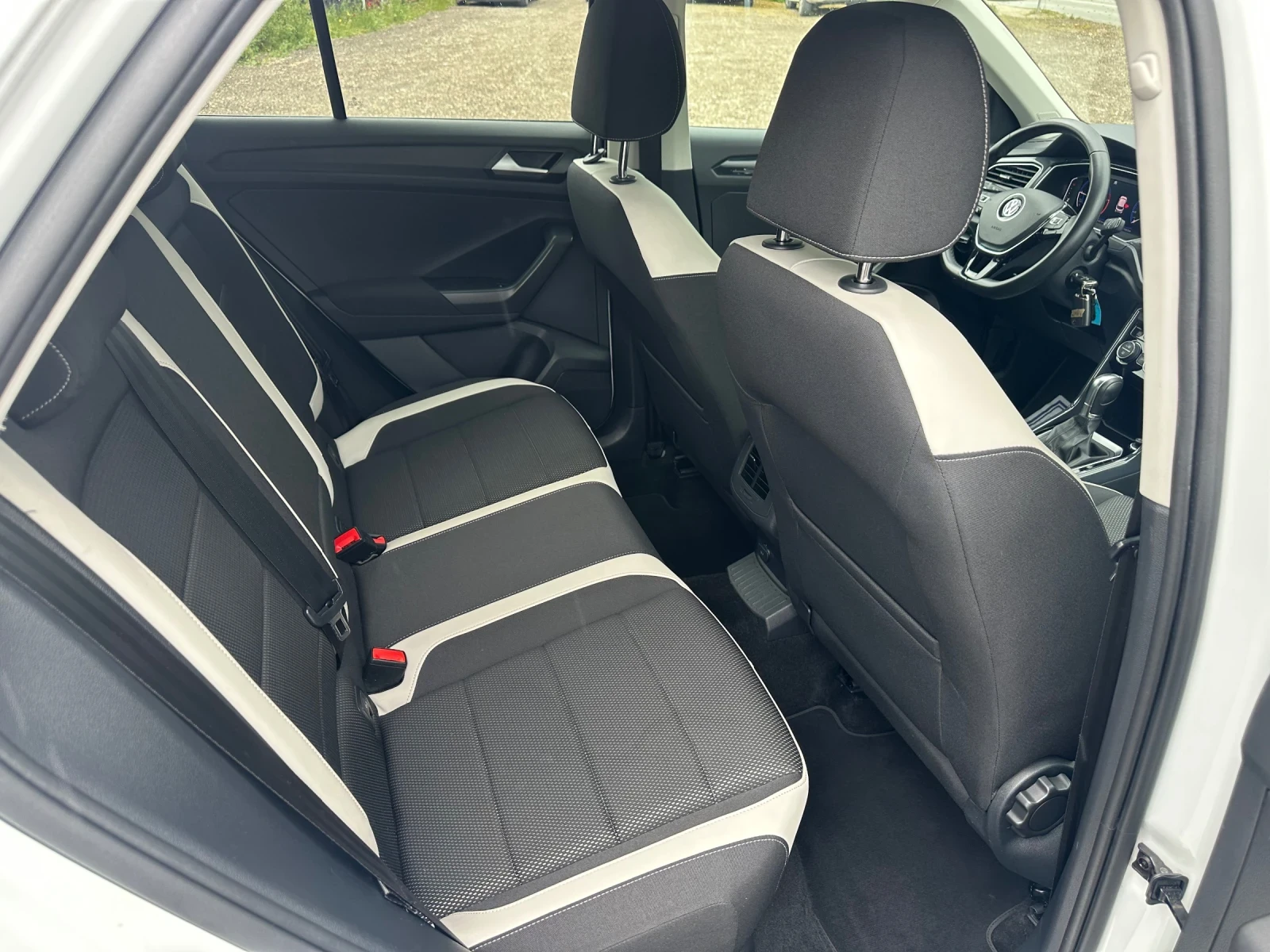 VW T-Roc 2.0tdi! Digital! Automatic! Distronic! Led! Xenon!, снимка 17 - Автомобили и джипове - 54653522