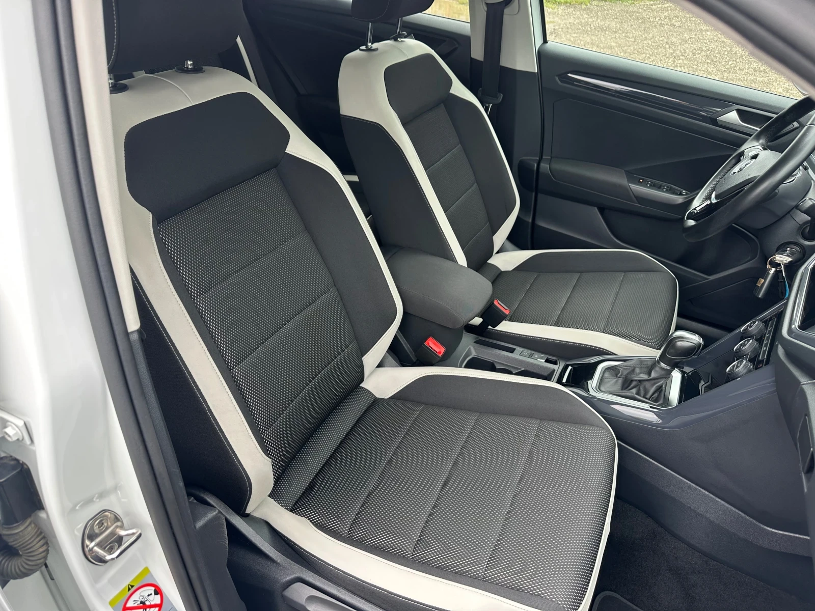 VW T-Roc 2.0tdi! Digital! Automatic! Distronic! Led! Xenon!, снимка 13 - Автомобили и джипове - 54653522