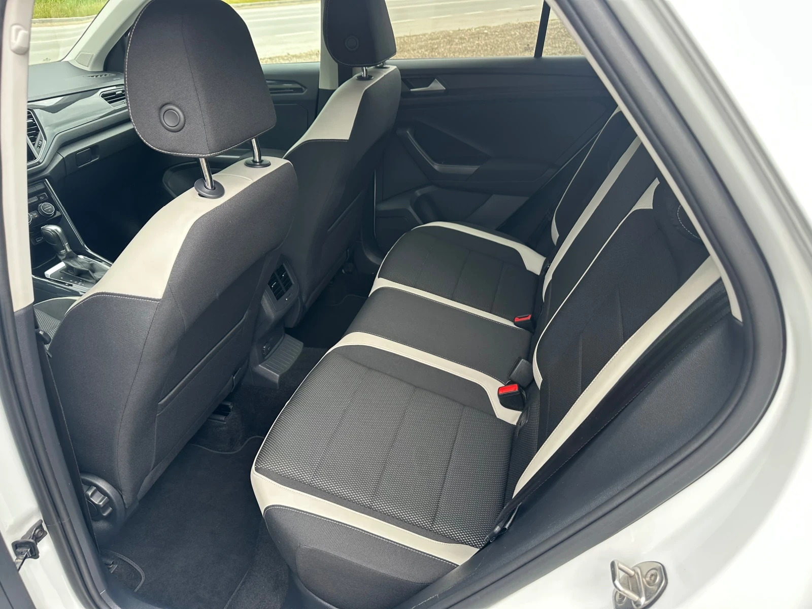 VW T-Roc 2.0tdi! Digital! Automatic! Distronic! Led! Xenon!, снимка 15 - Автомобили и джипове - 54653522