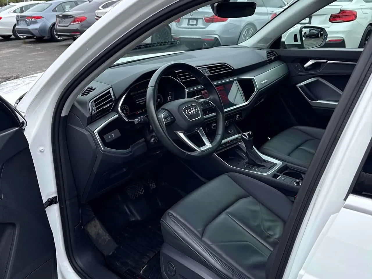 Audi Q3 * Technik * ДИСТРОНИК * 360 * ПАНО * KEYLESS, снимка 5 - Автомобили и джипове - 54682669