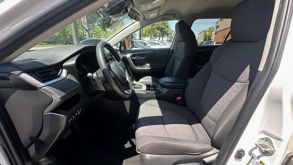 Toyota Rav4 LE AWD, снимка 11 - Автомобили и джипове - 54711277