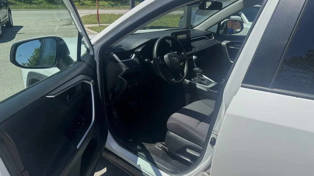 Toyota Rav4 LE AWD, снимка 9 - Автомобили и джипове - 54711277