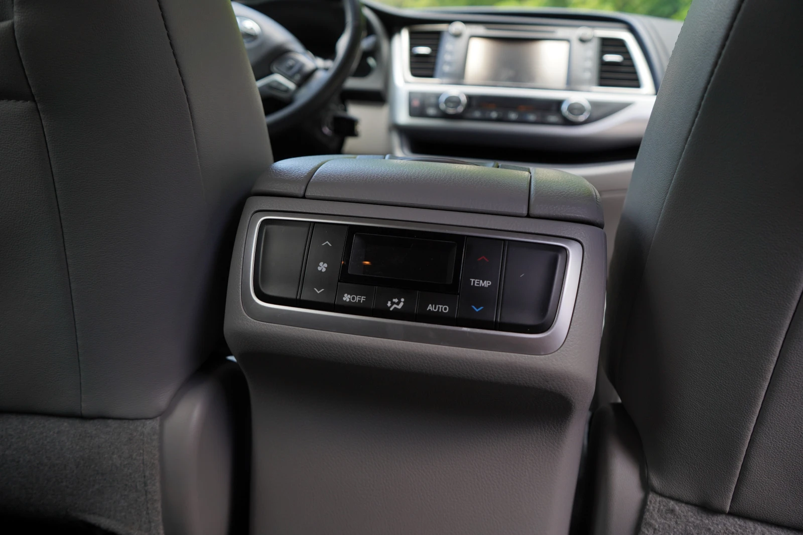 Toyota Highlander LE, снимка 11 - Автомобили и джипове - 54732646
