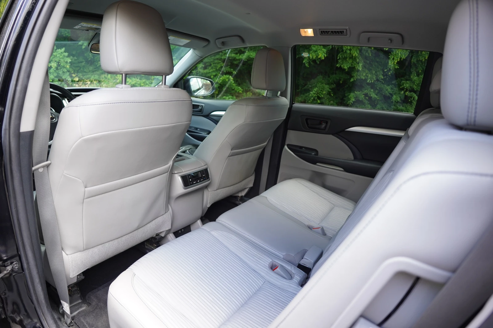Toyota Highlander LE, снимка 9 - Автомобили и джипове - 54732646