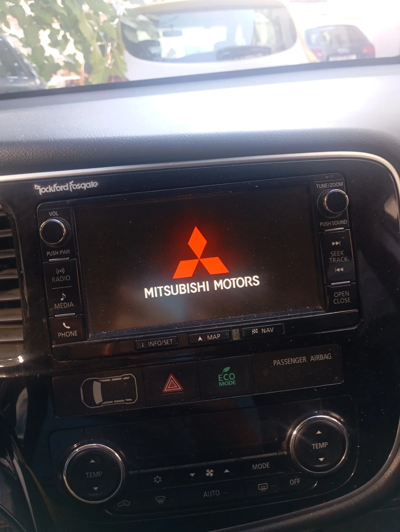Mitsubishi Outlander 2.2DFD 156кс., снимка 14 - Автомобили и джипове - 56221862