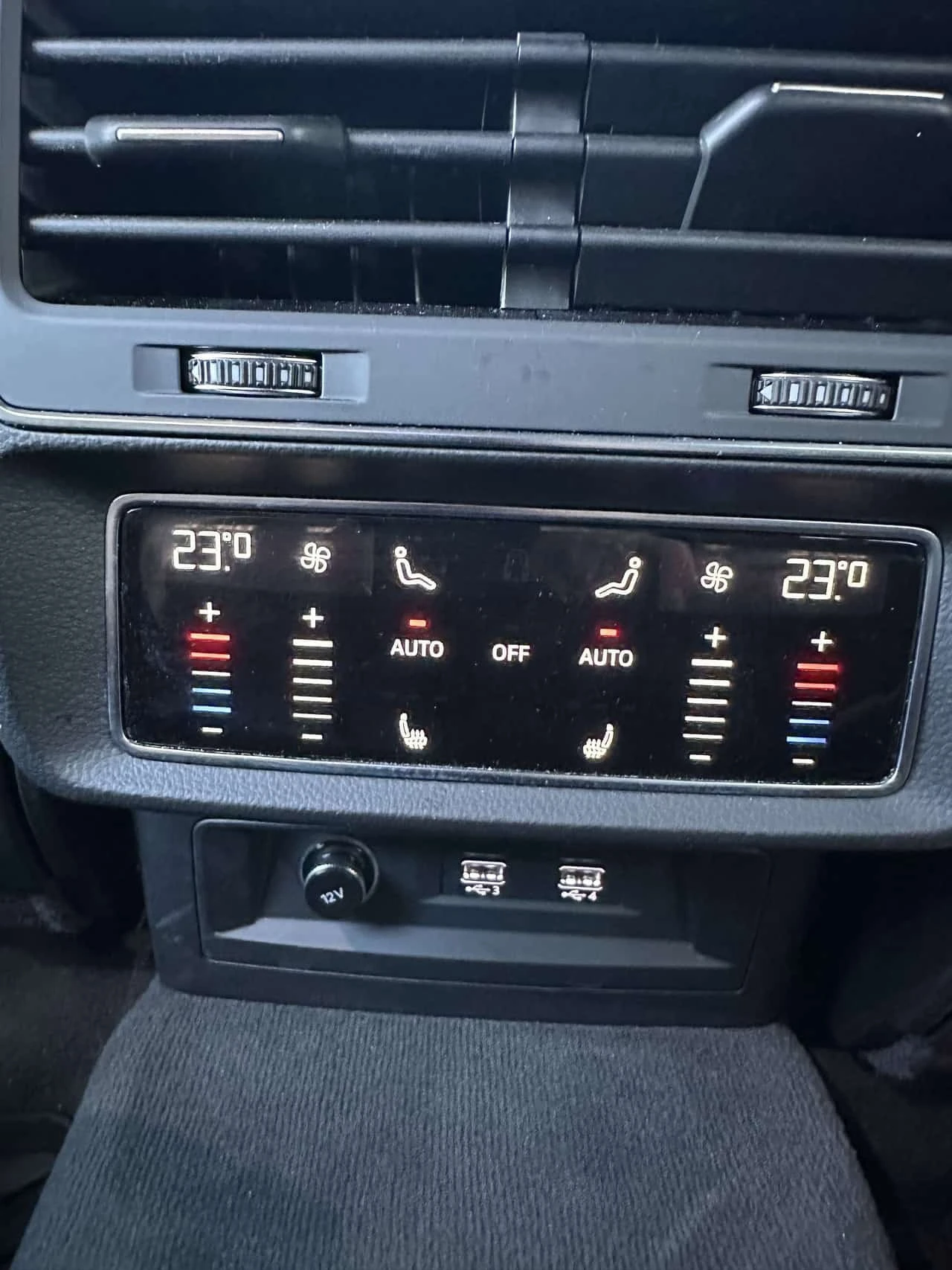 Audi SQ7 * Premium Plus * Фиксриана цена до БГ * CARFAX * , снимка 9 - Автомобили и джипове - 56256798