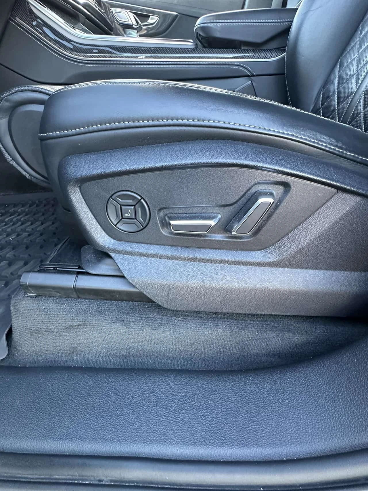 Audi SQ7 * Premium Plus * Фиксриана цена до БГ * CARFAX * , снимка 16 - Автомобили и джипове - 56256798