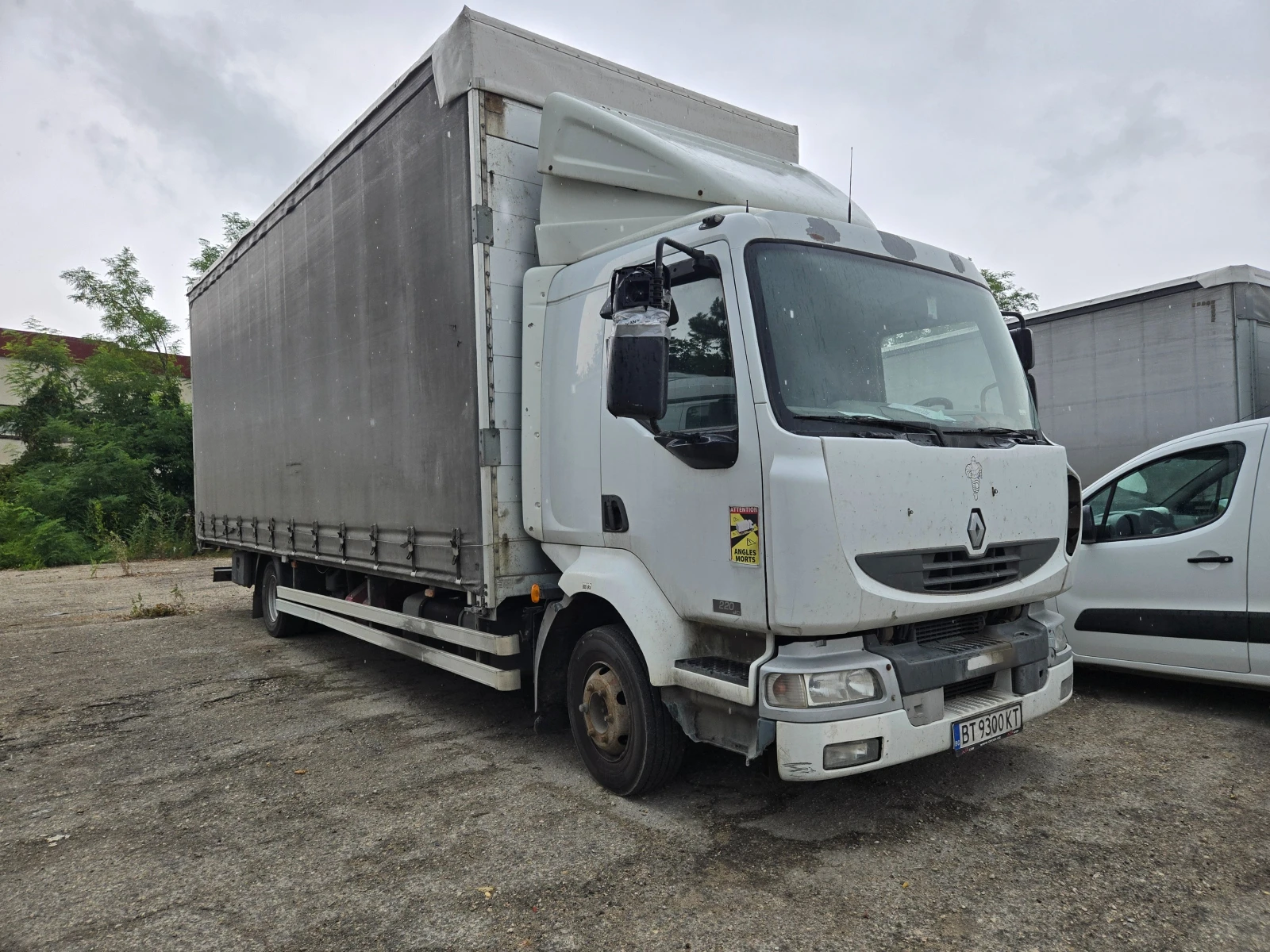 Renault Midlum 220.12 - изображение 9