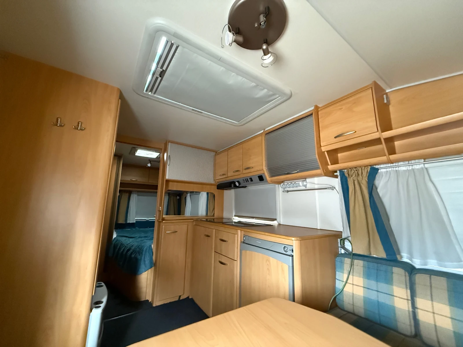 Каравана Knaus Кнаус 500, снимка 4 - Каравани и кемпери - 53949365