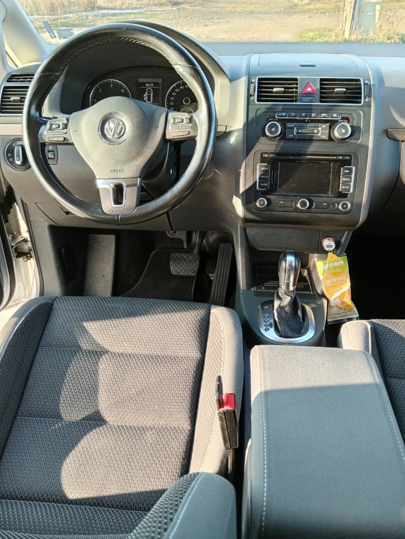 VW Touran 2.0 TDI 140, снимка 10 - Автомобили и джипове - 47031426