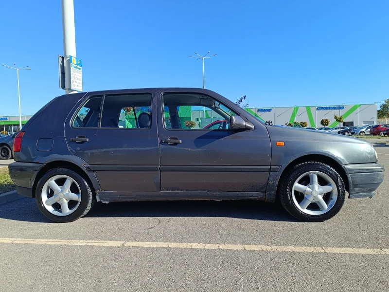 VW Golf 1.8 Газ, снимка 4 - Автомобили и джипове - 47446879