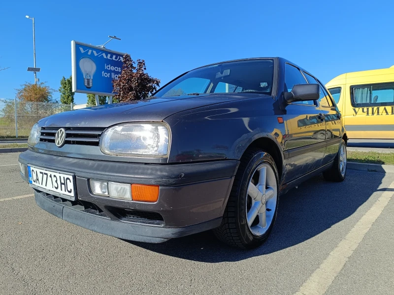 VW Golf 1.8 Газ, снимка 1 - Автомобили и джипове - 47446879