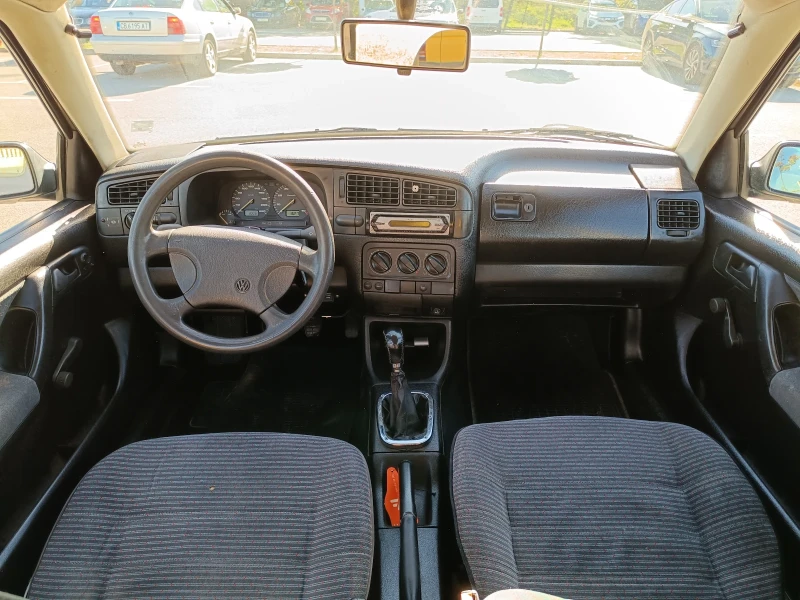 VW Golf 1.8 Газ, снимка 7 - Автомобили и джипове - 47446879