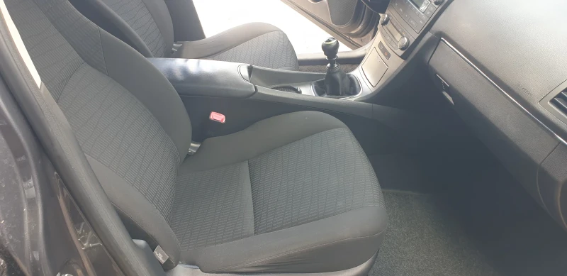 Toyota Avensis 2.0 d4d  седан, снимка 8 - Автомобили и джипове - 50018741