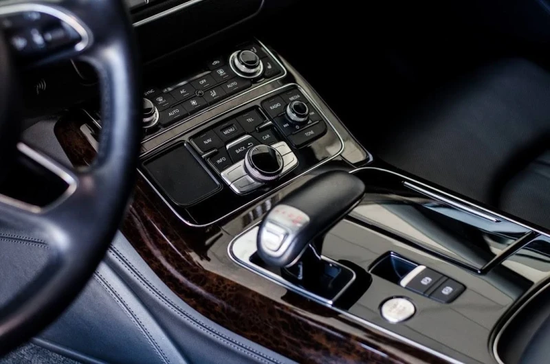 Audi A8 4.2 TDI сменени вериги !, снимка 8 - Автомобили и джипове - 52612559