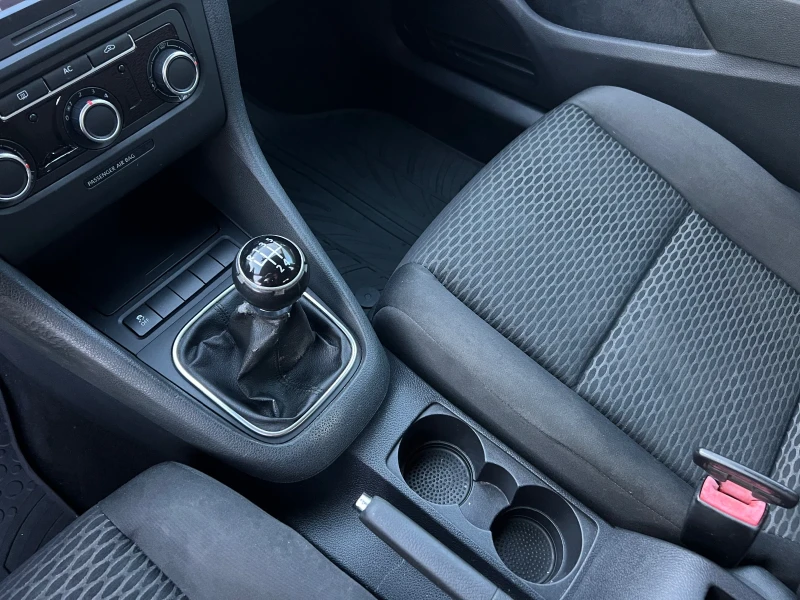 VW Golf 1.6TDI-105к.с., снимка 15 - Автомобили и джипове - 52885812