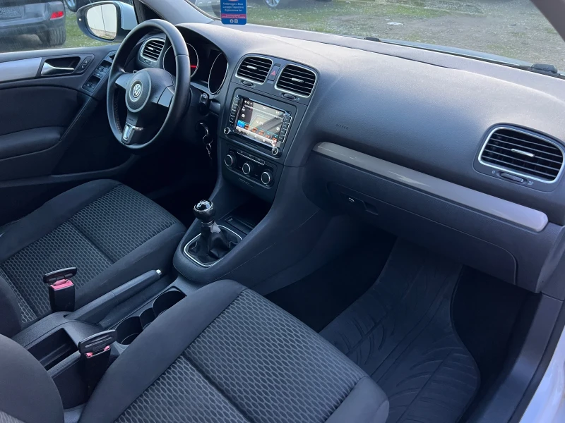 VW Golf 1.6TDI-105к.с., снимка 16 - Автомобили и джипове - 52885812