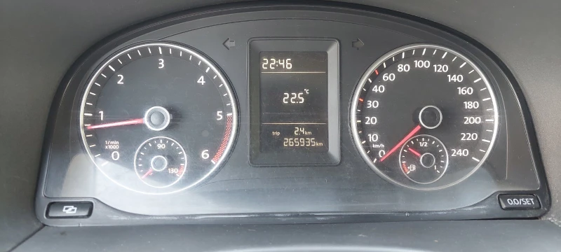 VW Caddy 1.6 TDI   клима, снимка 15 - Автомобили и джипове - 53513541