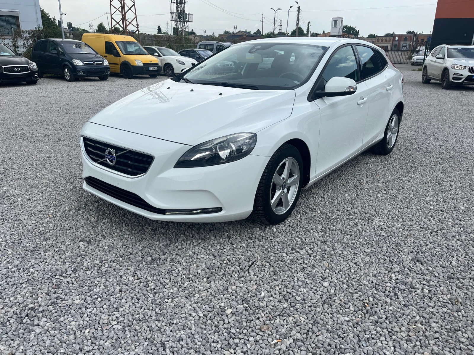 Volvo V40 1.6D2-114k.c. Digital cocpit - изображение 2