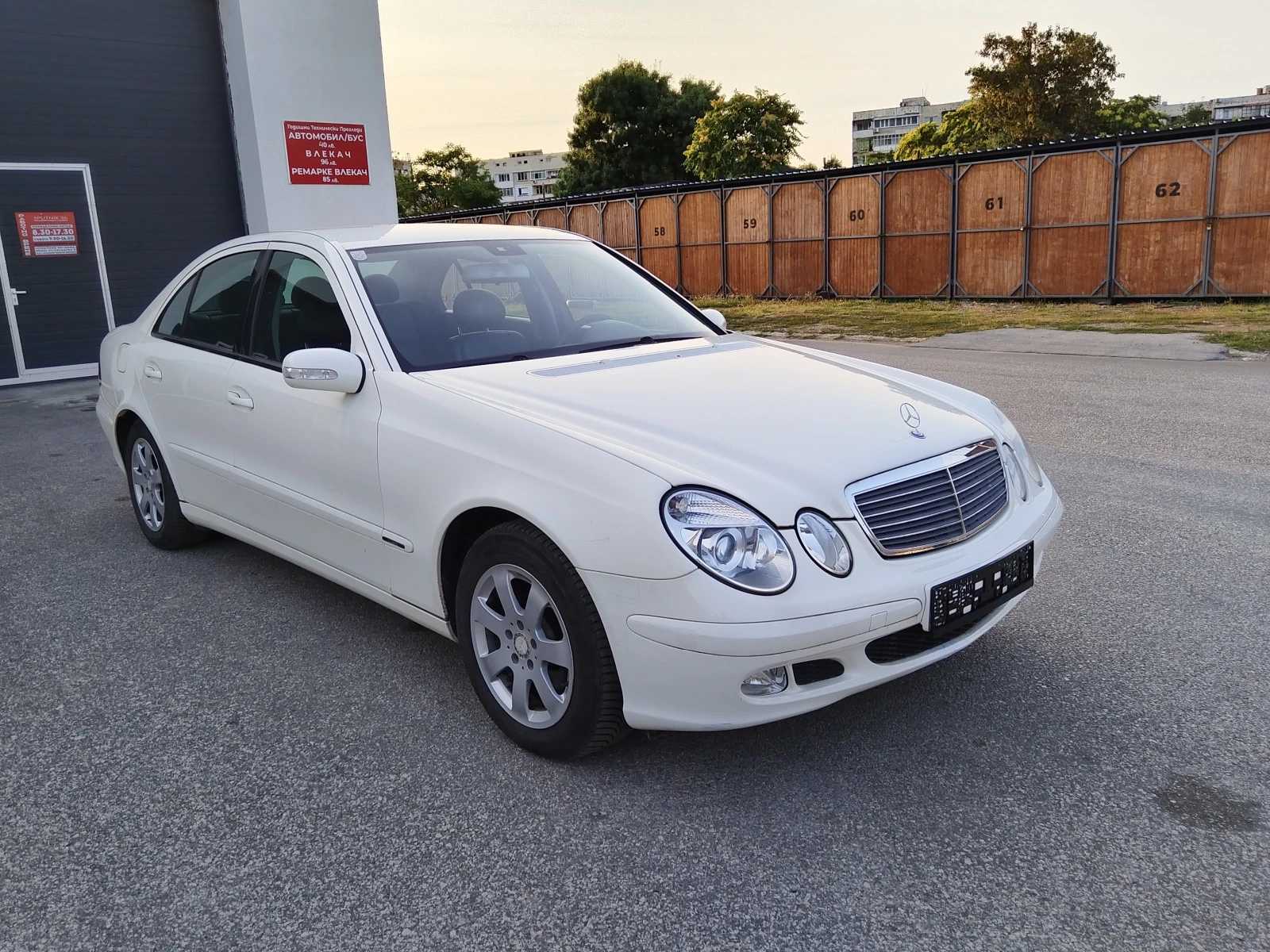 Mercedes-Benz E 200 - [1] 