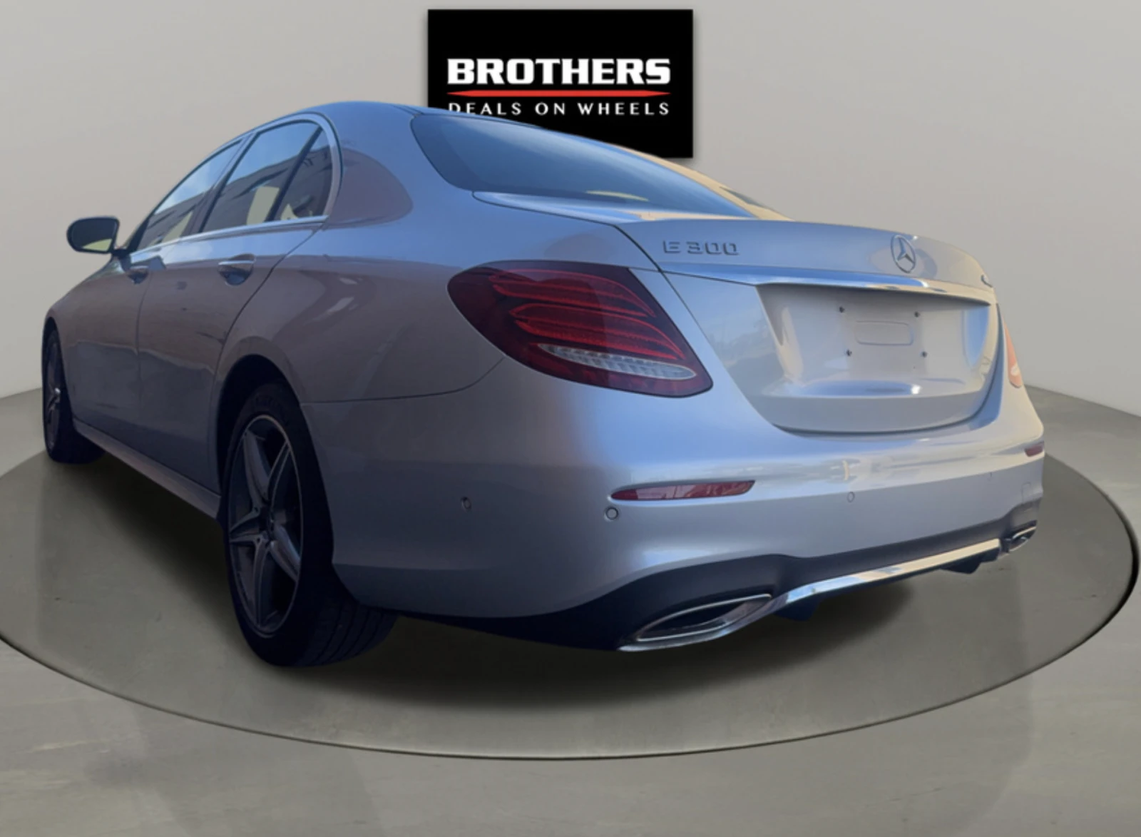 Mercedes-Benz E 300 4MATIC - изображение 3