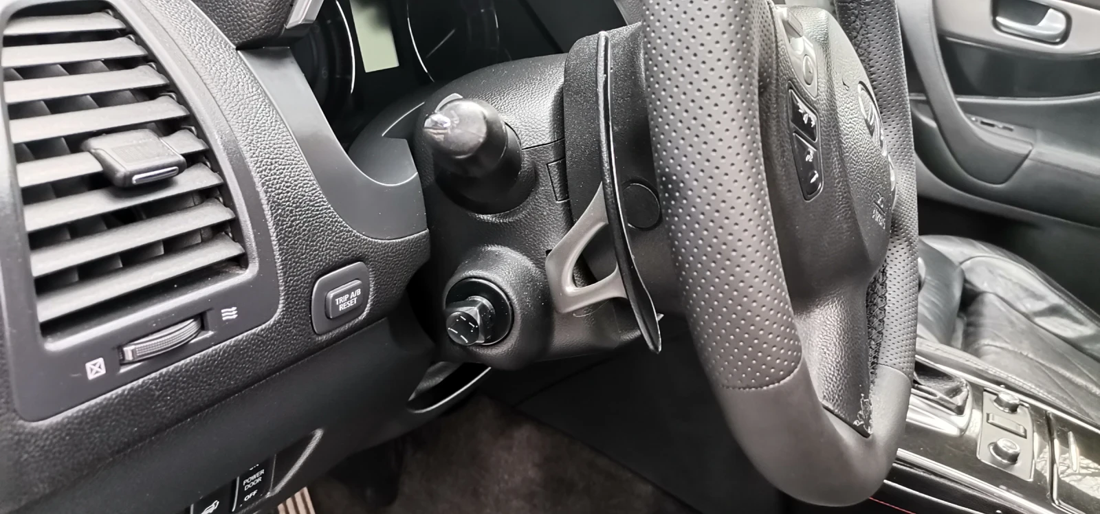 Infiniti Q70 70S дисктроник 360камера BOSE Black interior , снимка 9 - Автомобили и джипове - 53750874