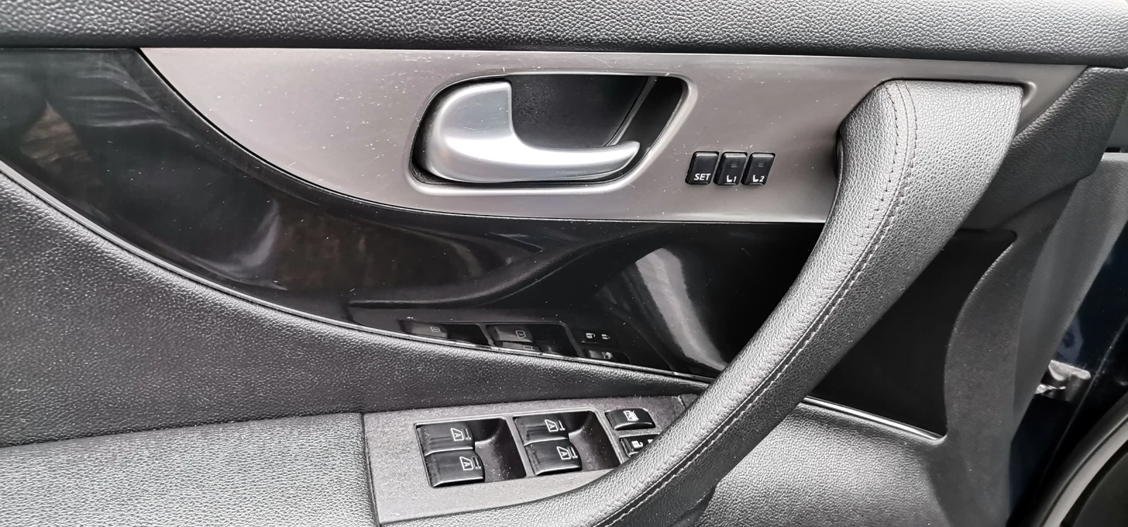 Infiniti Q70 70S дисктроник 360камера BOSE Black interior , снимка 8 - Автомобили и джипове - 53750874