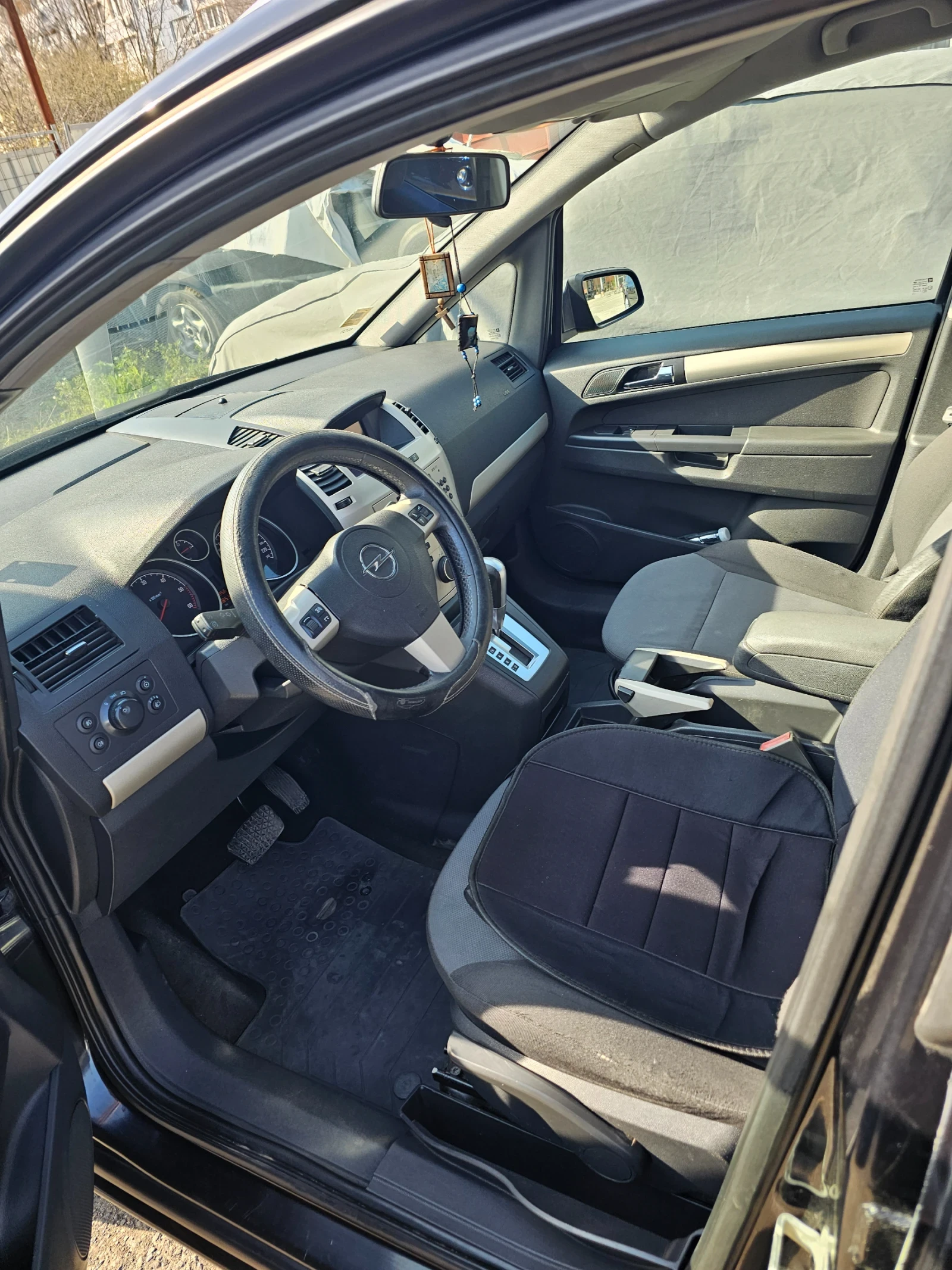 Opel Zafira 1.9 cdti, снимка 3 - Автомобили и джипове - 54027386