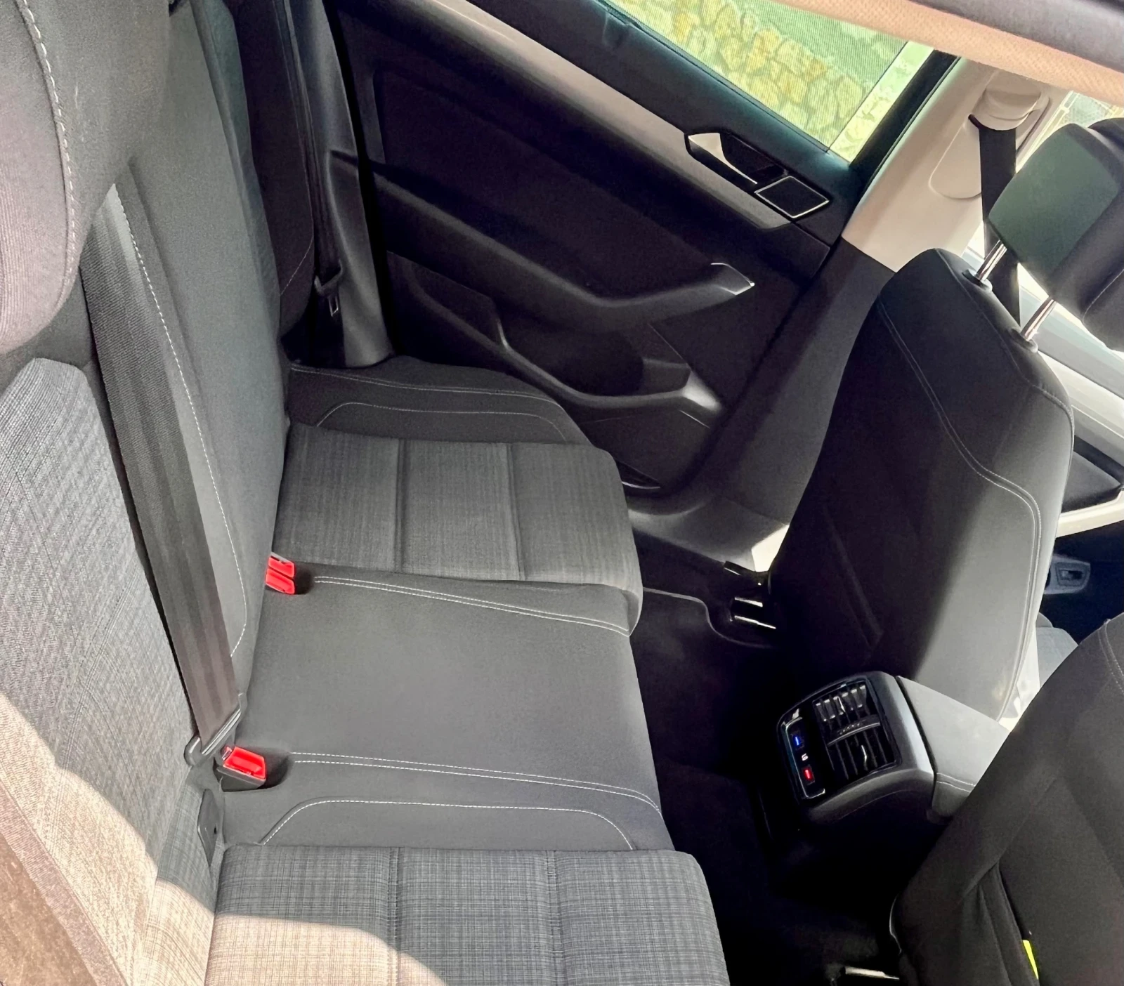 VW Passat Sedan , снимка 5 - Автомобили и джипове - 54565353
