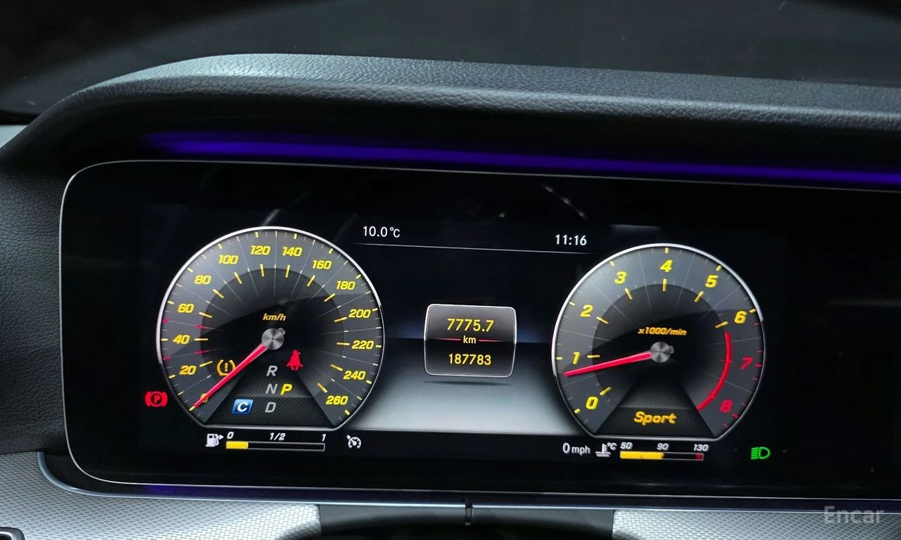 Mercedes-Benz E 300 AMG-LINE* DISTRONIC* 360CAMERA* HEAD-UP* BURMESTER, снимка 8 - Автомобили и джипове - 54596664
