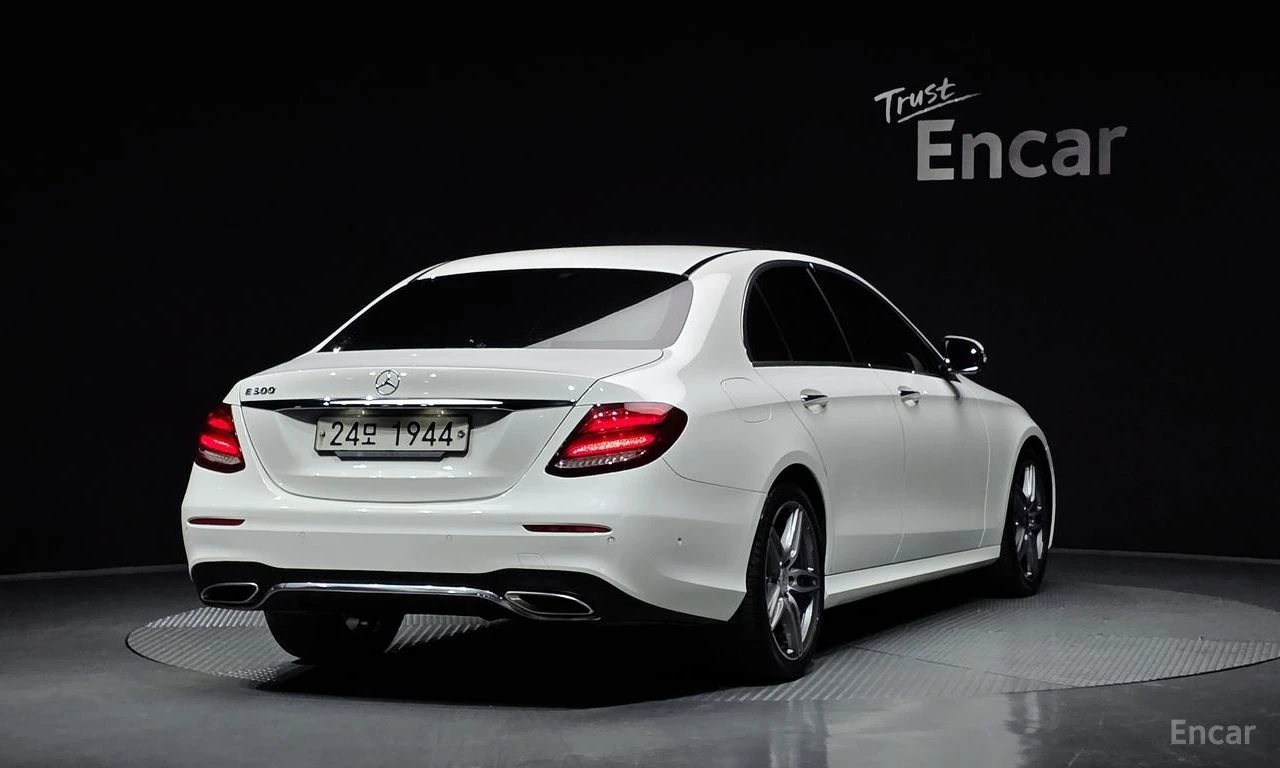 Mercedes-Benz E 300 AMG-LINE* DISTRONIC* 360CAMERA* HEAD-UP* BURMESTER, снимка 3 - Автомобили и джипове - 54596664