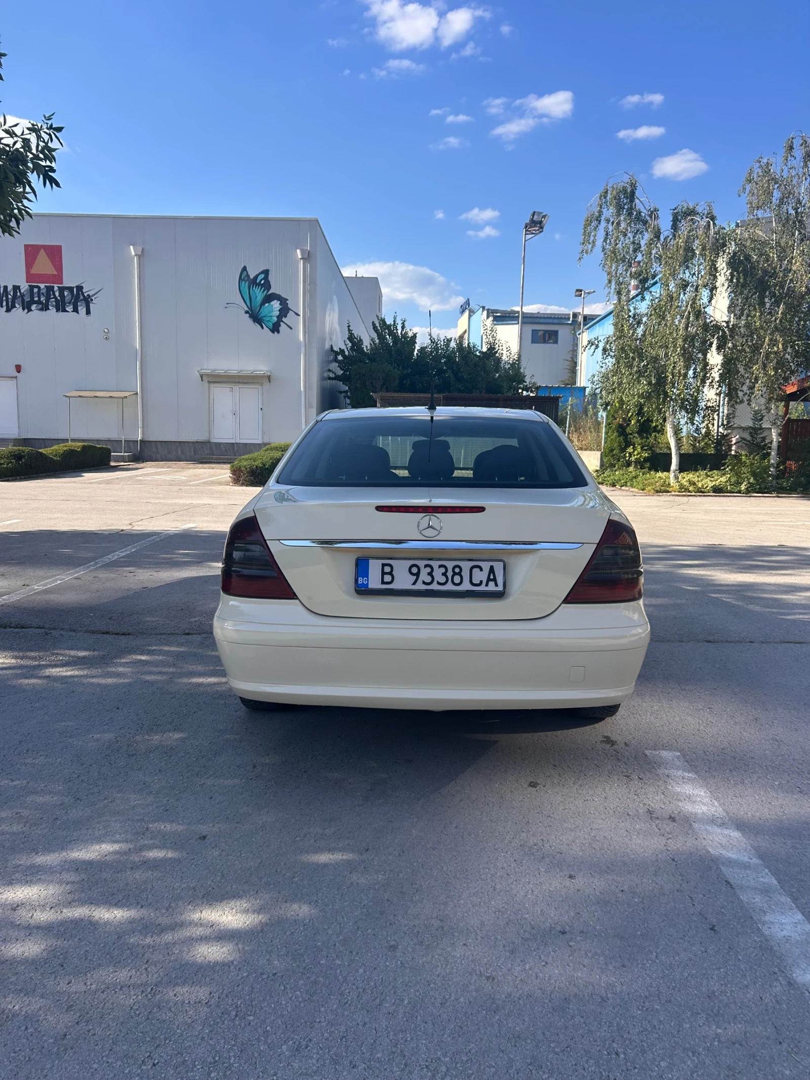 Mercedes-Benz E 200, снимка 2 - Автомобили и джипове - 55248738