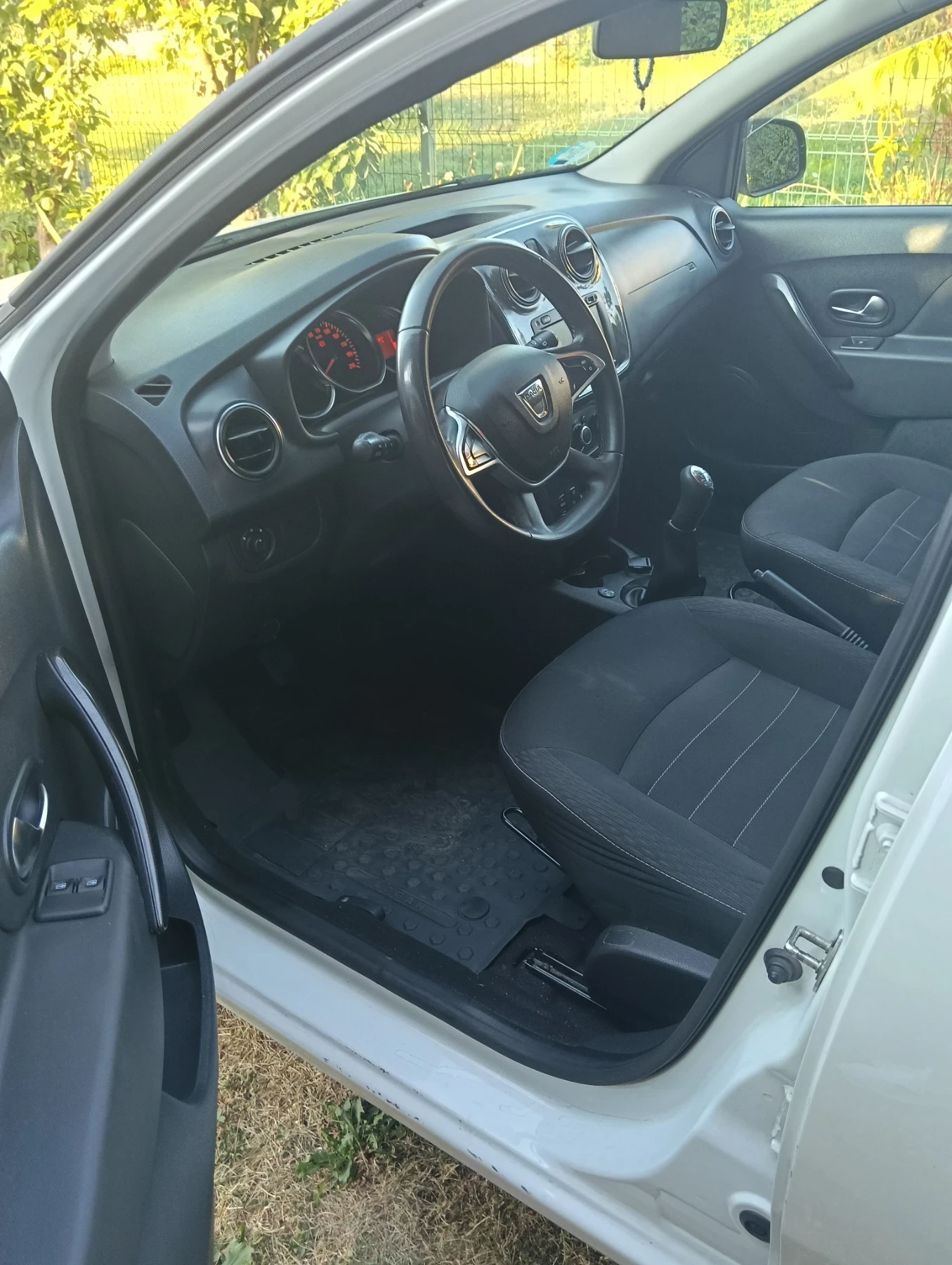 Dacia Logan Mcv, снимка 10 - Автомобили и джипове - 55582106