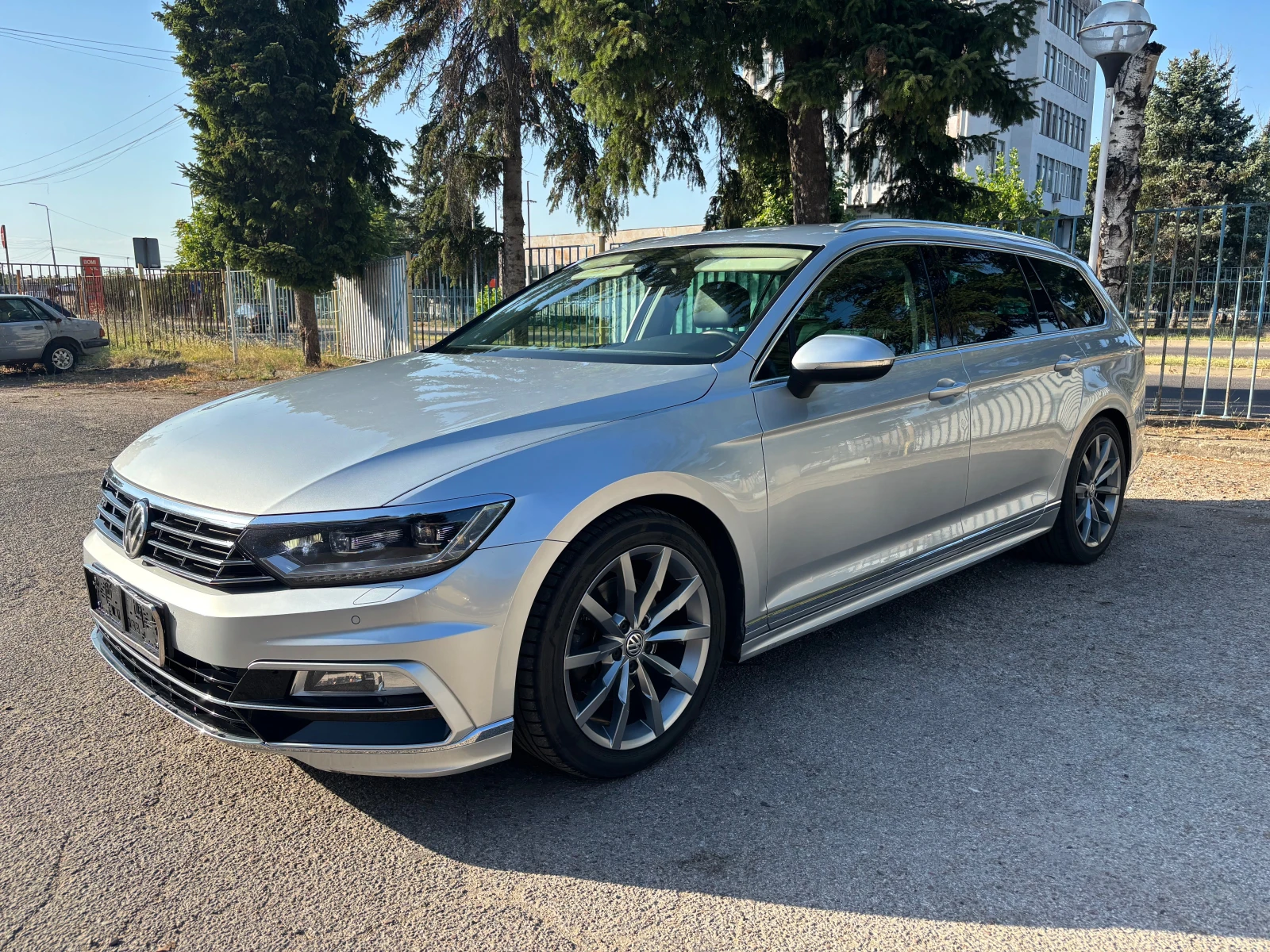 VW Passat R-line, снимка 9 - Автомобили и джипове - 55645209