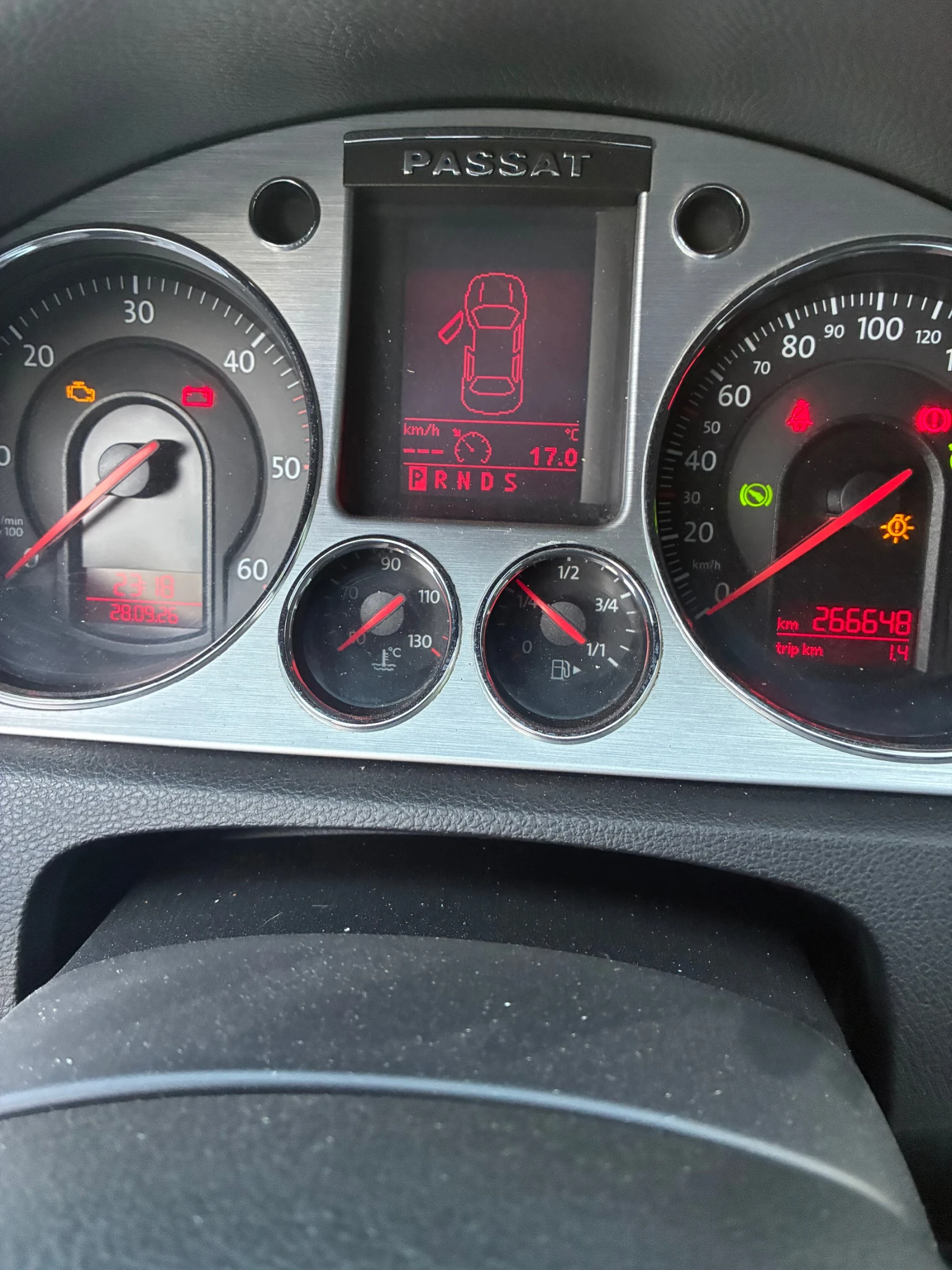 VW Passat 2.0 TDI, снимка 10 - Автомобили и джипове - 56299732