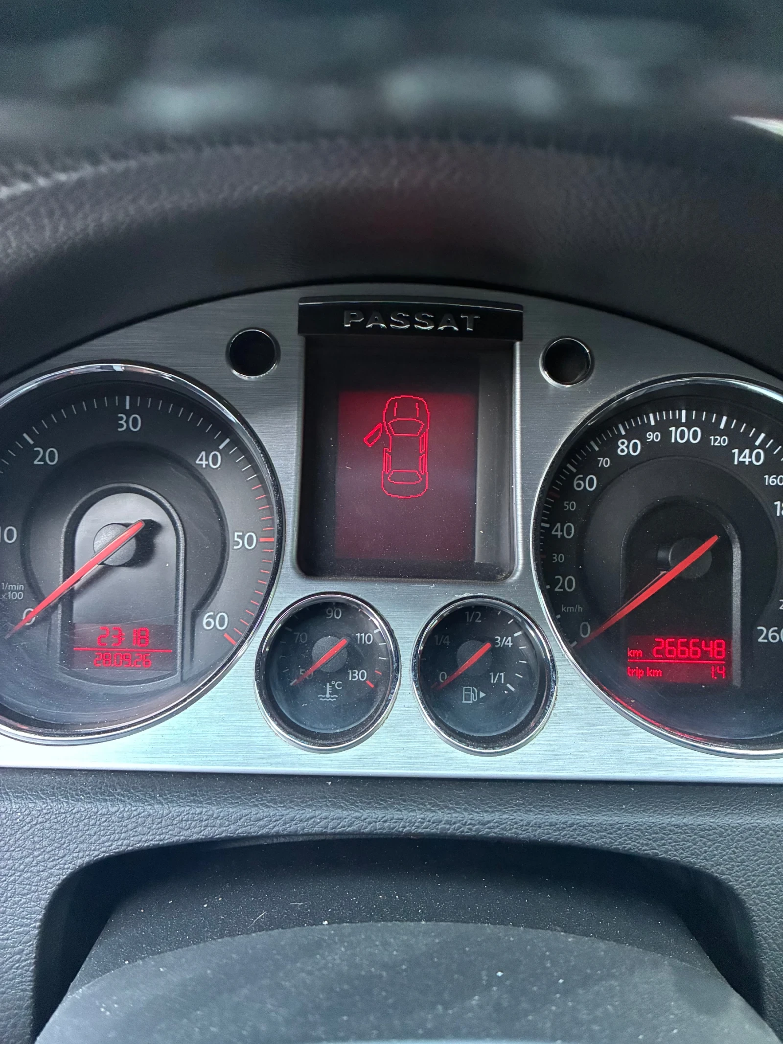 VW Passat 2.0 TDI, снимка 11 - Автомобили и джипове - 56299732