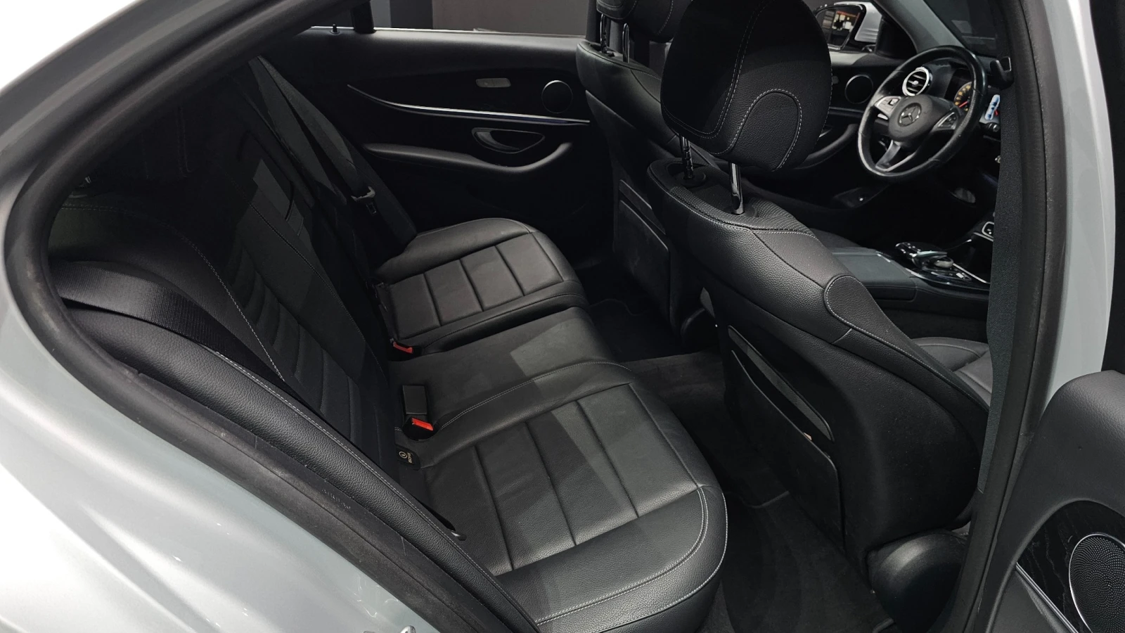 Mercedes-Benz E 300 Avantgarde * DIGITAL * 360 * ОБДУХ * ПАНО * М. ТОЧ, снимка 12 - Автомобили и джипове - 56309312