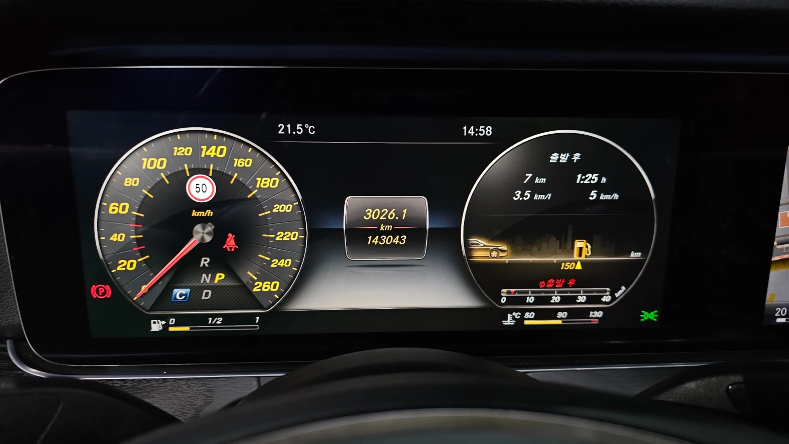 Mercedes-Benz E 300 Avantgarde * DIGITAL * 360 * ОБДУХ * ПАНО * М. ТОЧ, снимка 10 - Автомобили и джипове - 56309312
