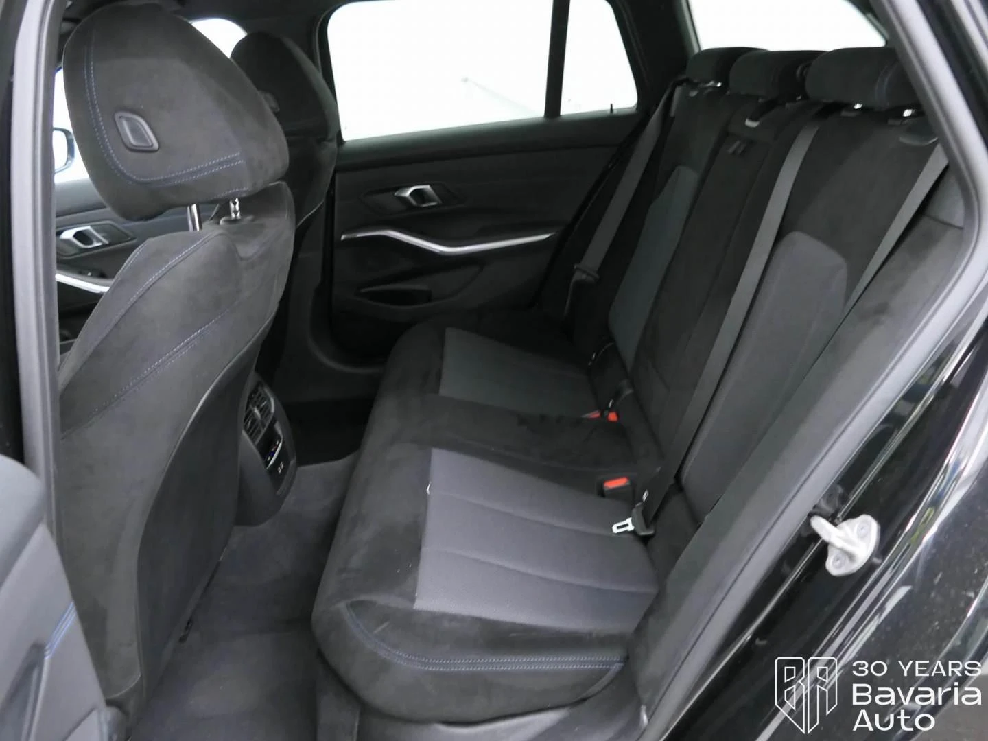 BMW 320 d xDrive Touring Sportautomatic, снимка 8 - Автомобили и джипове - 56439652