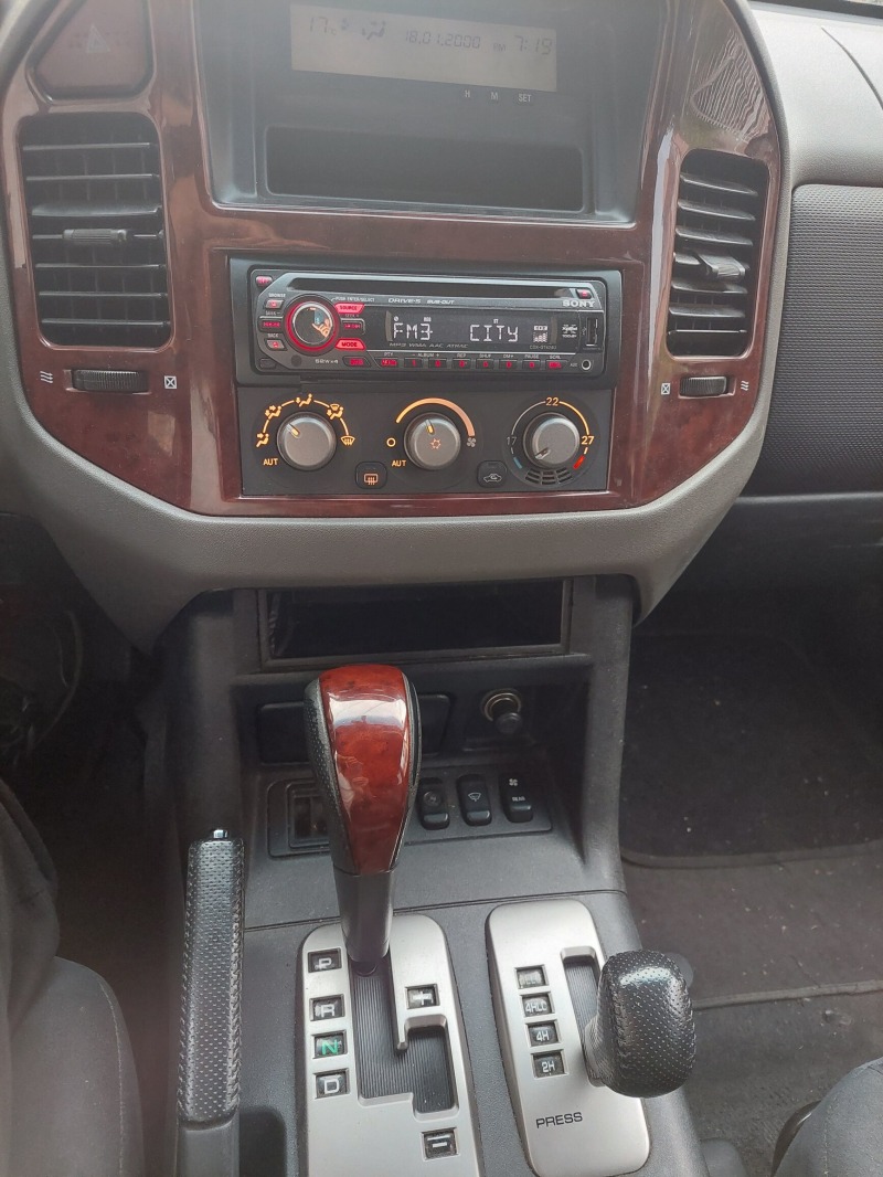 Mitsubishi Pajero 3.2 DID, снимка 5 - Автомобили и джипове - 46334450