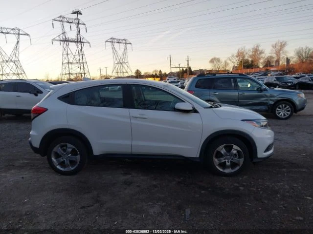 Honda Hr-v 1.8* AWD* КАМЕРА* Cruise control* 50k km* , снимка 4 - Автомобили и джипове - 52861352